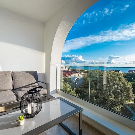 Bekina, Stylish Rooftop Pool Feriehus