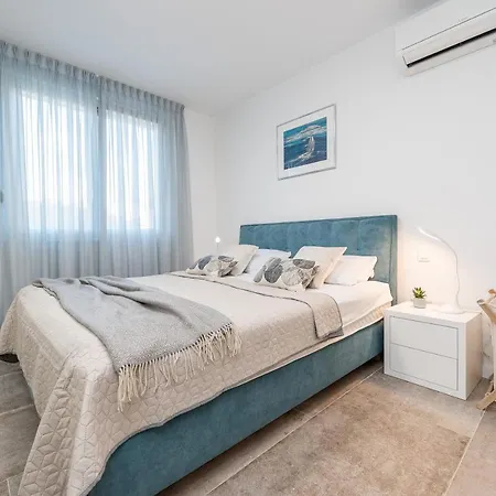 Bekina, Stylish Rooftop Pool * Mandre