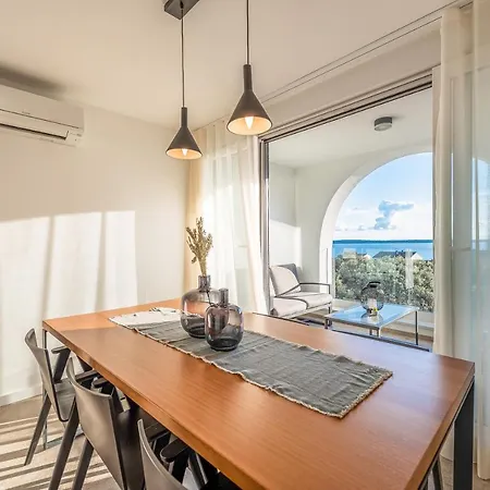 Bekina, Stylish Rooftop Pool Feriehus