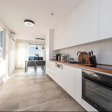 Holiday home Bekina, Stylish Rooftop Pool Mandre