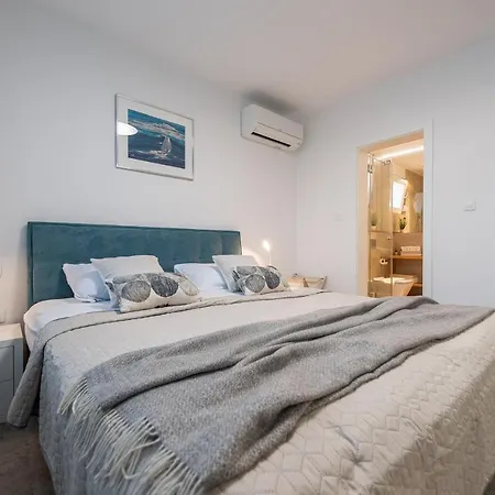 Bekina, Stylish Rooftop Pool Feriehus