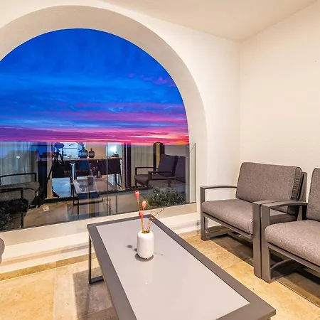 בית נופש Bekina, Stylish Rooftop Pool