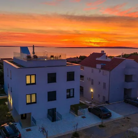 Feriehus Bekina, Stylish Rooftop Pool Mandre