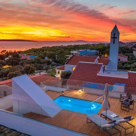 Feriehus Bekina, Stylish Rooftop Pool Mandre