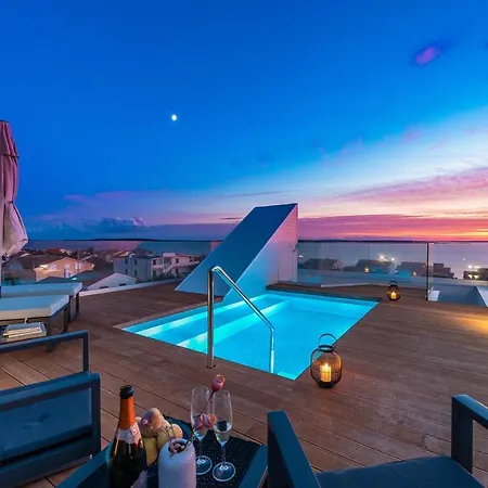 Feriehus Bekina, Stylish Rooftop Pool Mandre