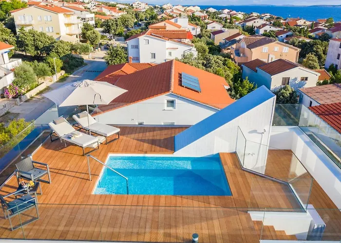 Bekina, Stylish Rooftop Pool Vikendica Mandre