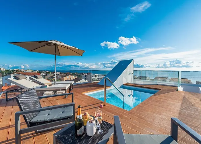 Bekina, Stylish Rooftop Pool *