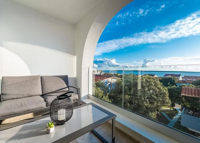 Bekina, Stylish Rooftop Pool בית נופש