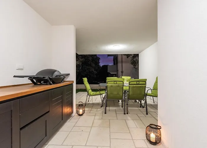 בית נופש Bekina, Stylish Rooftop Pool