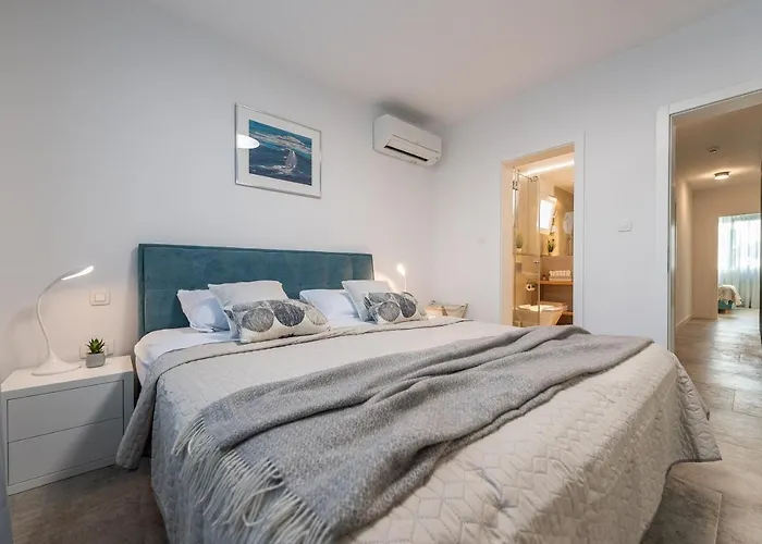 Bekina, Stylish Rooftop Pool בית נופש