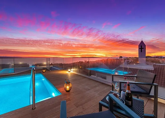 בית נופש Bekina, Stylish Rooftop Pool *