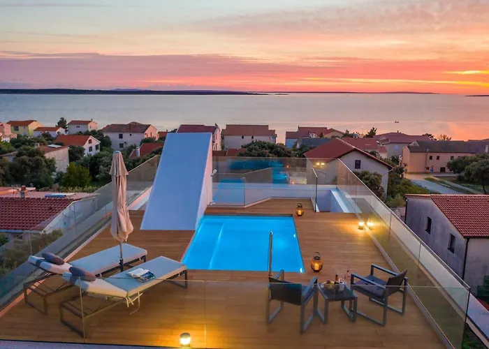 Bekina, Stylish Rooftop Pool Mandre