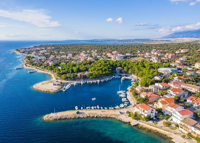 Bekina, Stylish Rooftop Pool מאנדרה