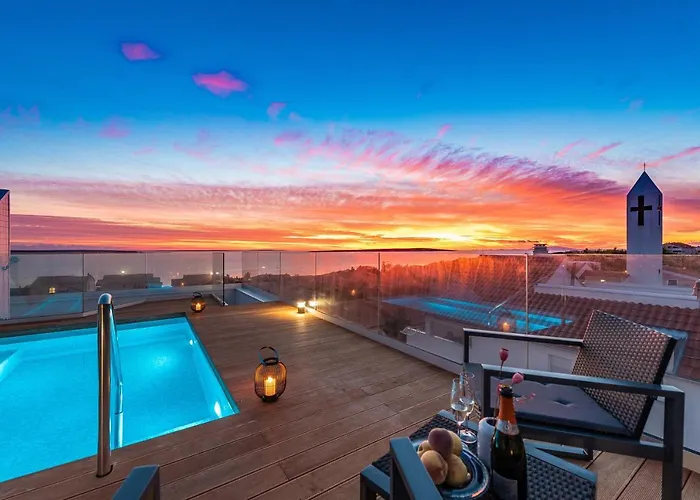 Bekina, Stylish Rooftop Pool Mandre