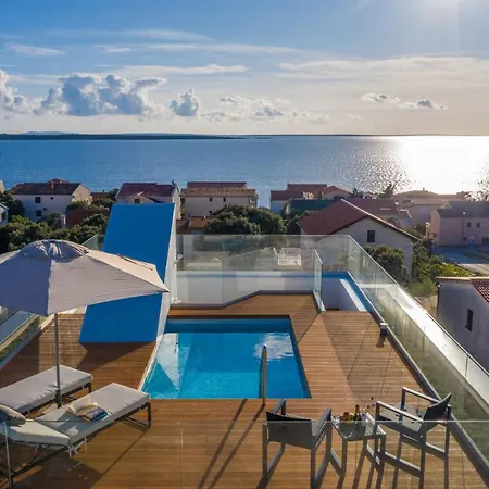 Holiday home Bekina, Stylish Rooftop Pool *