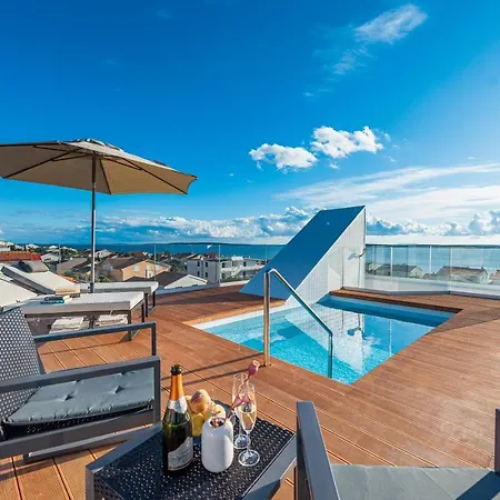 Bekina, Stylish Rooftop Pool *