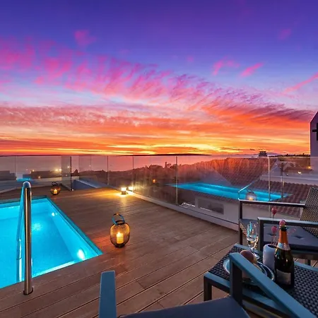 Holiday home Bekina, Stylish Rooftop Pool *