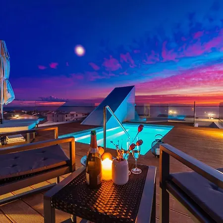 Holiday home Bekina, Stylish Rooftop Pool