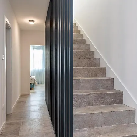 Bekina, Stylish Rooftop Pool ماندري