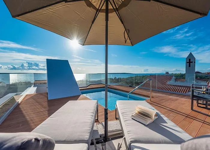 Bekina, Stylish Rooftop Pool 別荘